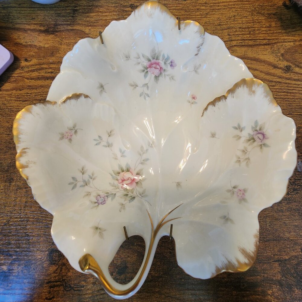 Mikasa Bone China Remembrance B2120.  Made in Narumi Japan